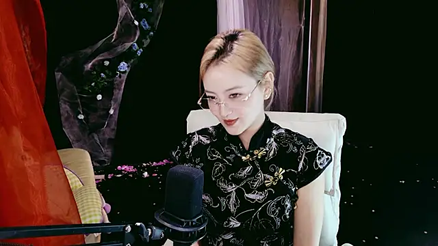 Unique_Mia webcam