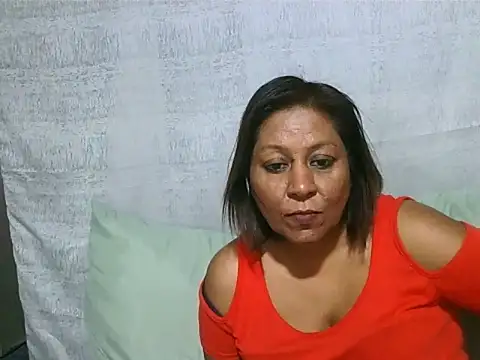 IndianSexyMilf69 webcam