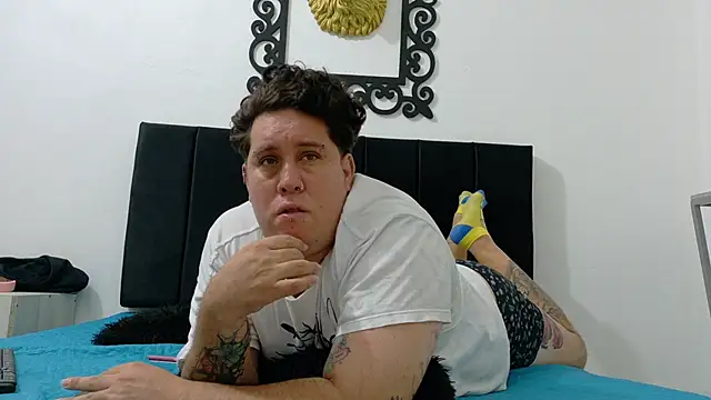 PinkQueen23 webcam