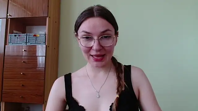 LooveELLYx live cam on StripChat