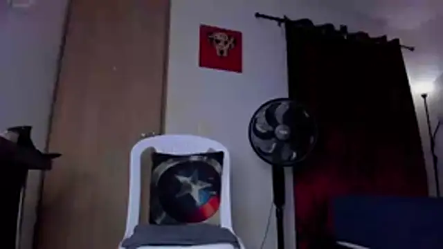 Cloudy_pigDude live sex cam