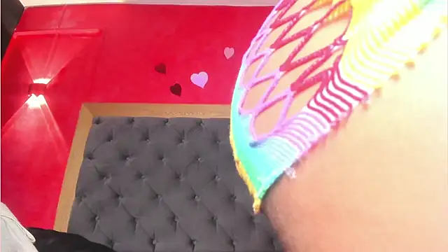 yayahilton - YayaHilton's free webcam - UK Sex Cams