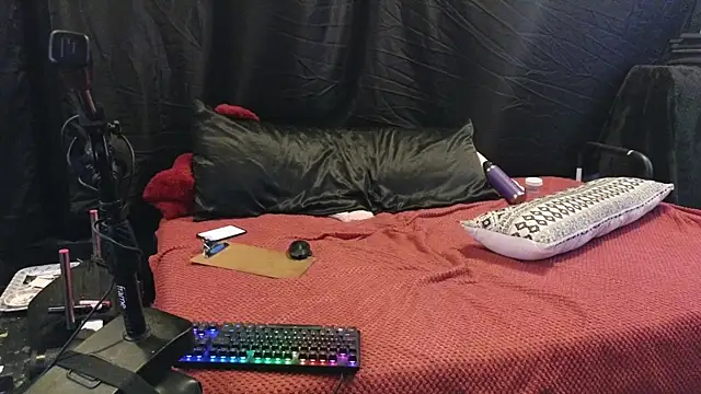 April_Strife webcam