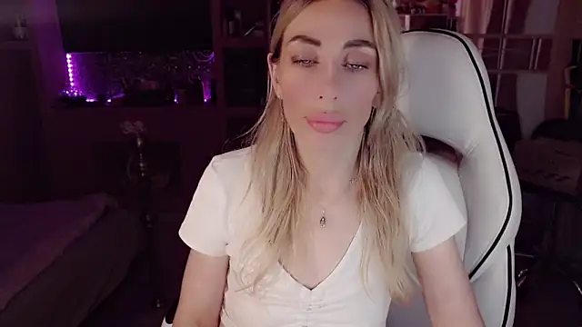 AnnieGOld_ webcam