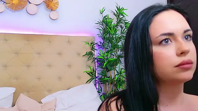 TemptingLuna_ live cam on StripChat