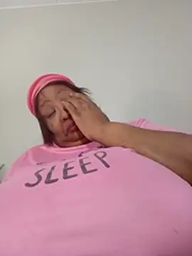 nancy111 (F milf) - Make me squit and cum on my toy