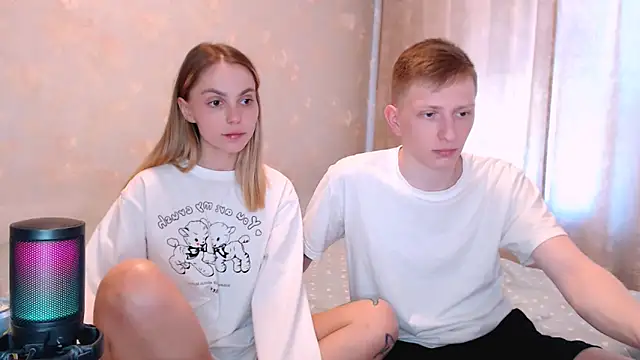 juliaanddima Live Webcam on Stripchat