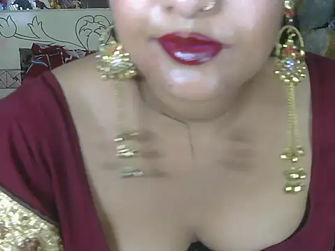 hotee_bhabi (F young) - Boobs show in 2 minets