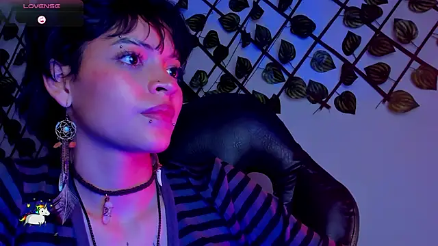 Anny_Kiitty live cam on StripChat