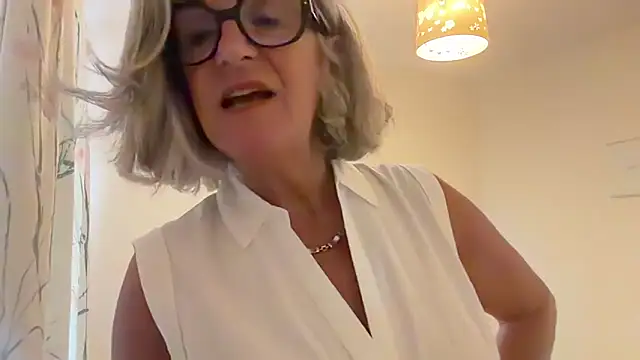 NaughtyMonicaUK live sex cam