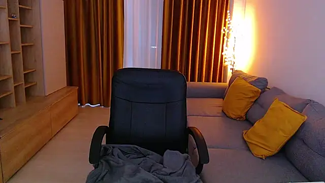 mia_bloomy webcam