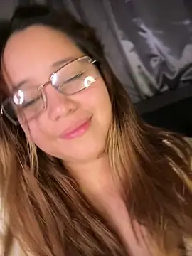 merlyg (F young) - Squirt 😈