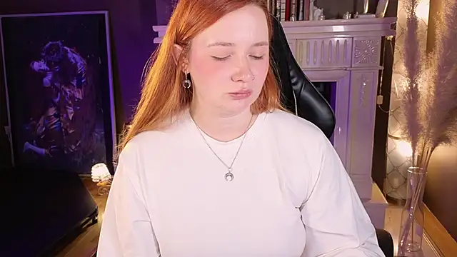carolina_elf (F young) - spanking no panties <3