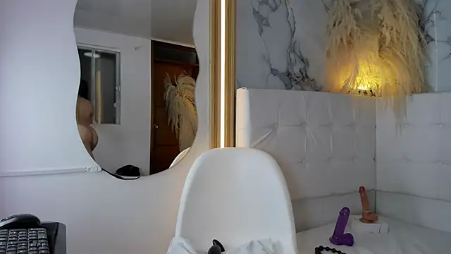 sara_davina (T young) - 2 fingers in my ass