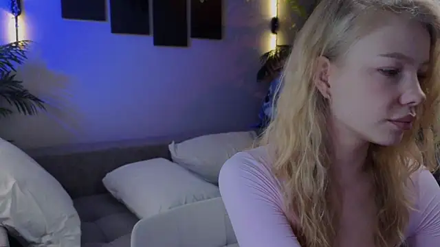 emilyshepar_d (F young) - tongue play