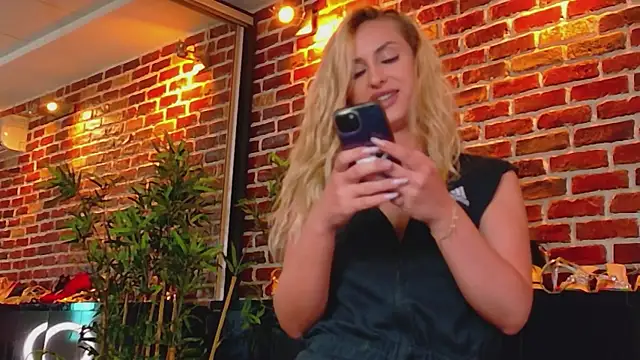 ivorym00n (F young) - naughty pussy spanks x5