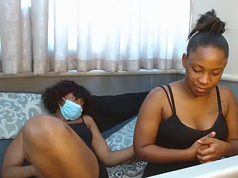 sexyy_twinxx (Ask my age) - Show us love