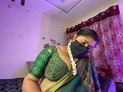 LouleyRani_ webcam