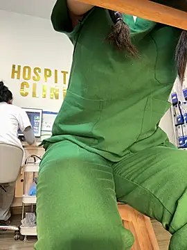 secretly_masturbating live cam on StripChat