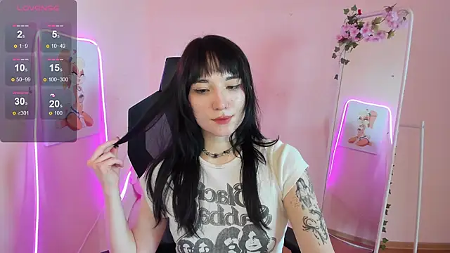 AliceeinWonderlanddd live cam on StripChat