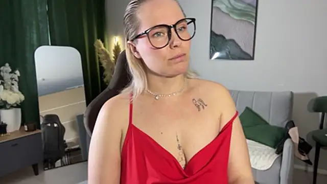 Charming_Daphny webcam