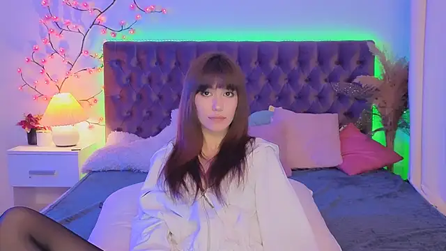 MilanaHotts webcam