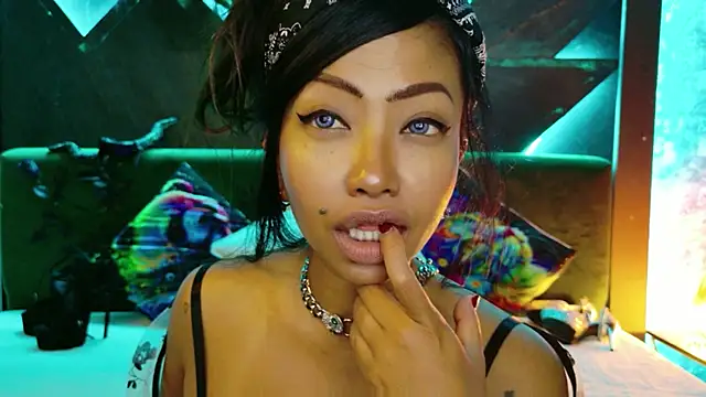 ElyaQuinn webcam