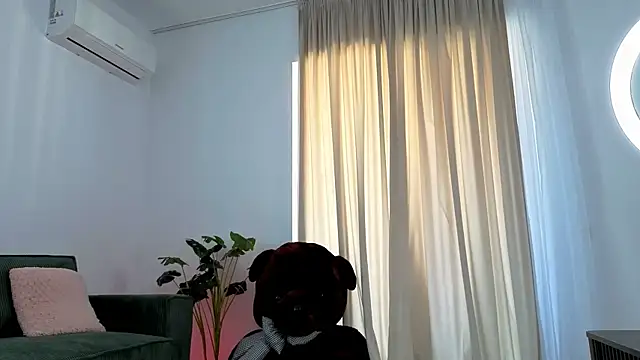 EmaHallee webcam