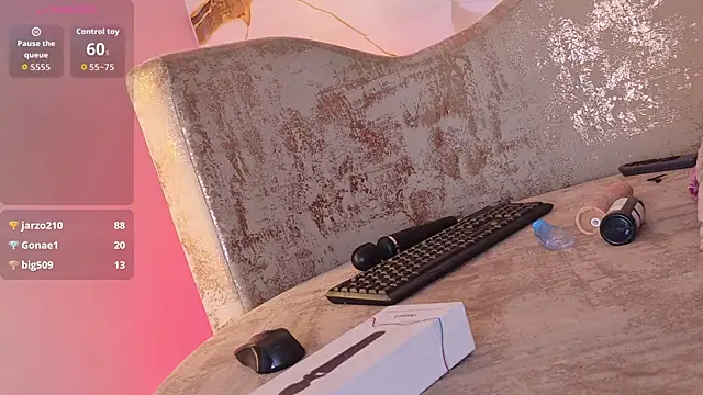 bella_moonlight_cr webcam