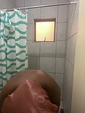 MaskedBootyLicious28 webcam