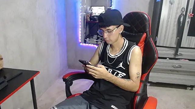 garu-hot18 webcam