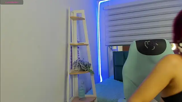 sara_red_x - Sara_Red_X's free webcam - UK Sex Cams