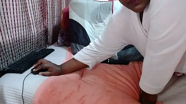 CHOCOLATEDARKBUSTYX webcam