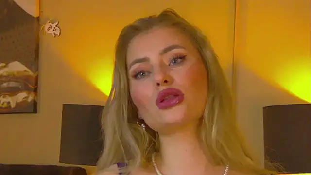 MisshaNight webcam