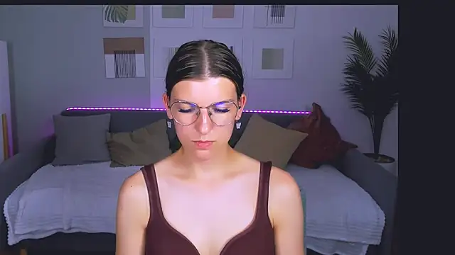AnnaThorne live cam on StripChat