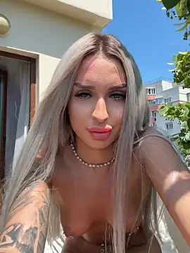 ArianaXO_