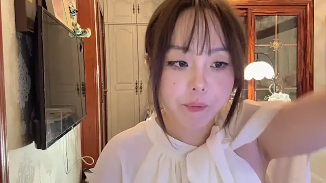LongLongQueen live cam on StripChat