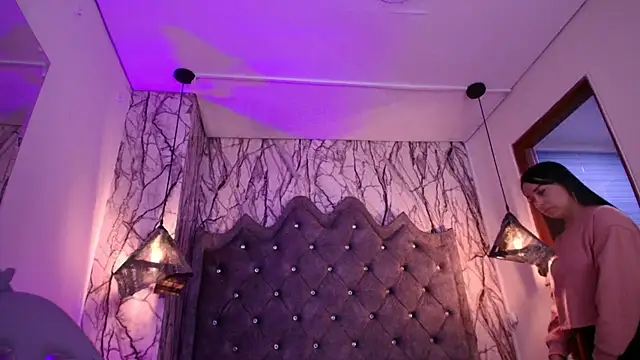 Queen_Nyxx live cam on StripChat