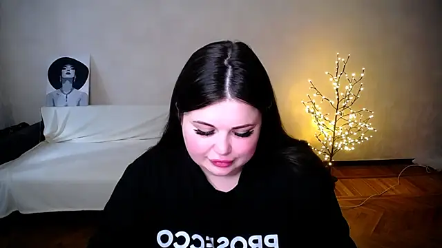 Emily_Mo live cam on StripChat