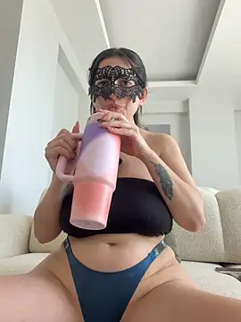 KnellForQueen webcam