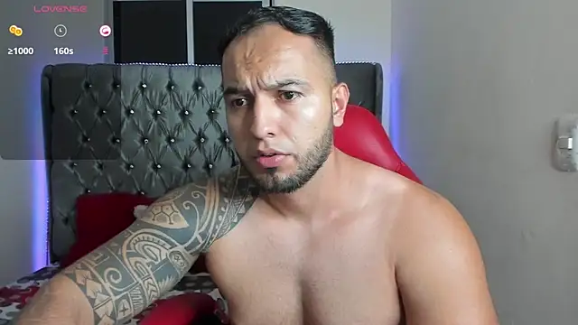mrloganfuck1 live cam on StripChat