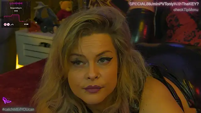 ZoeMesmerizee live cam on StripChat