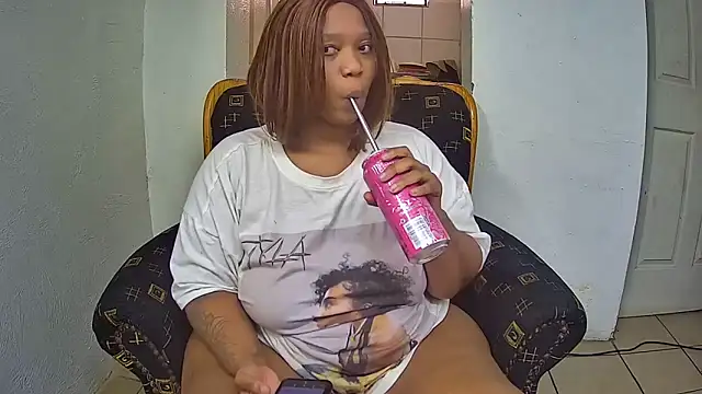 GoldenPussyXOXO live cam on StripChat