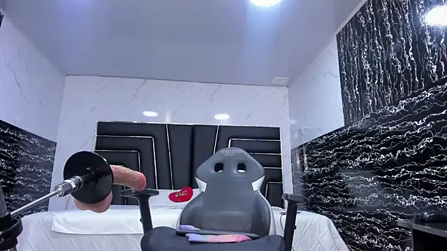 Watch Ladyy_Scarlett live on EroticFlix - High definition streams