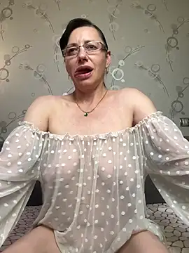 Amberhotqueen webcam