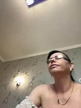 Amberhotqueen webcam