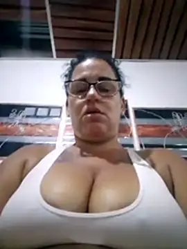 tugordita-hot live cam on StripChat