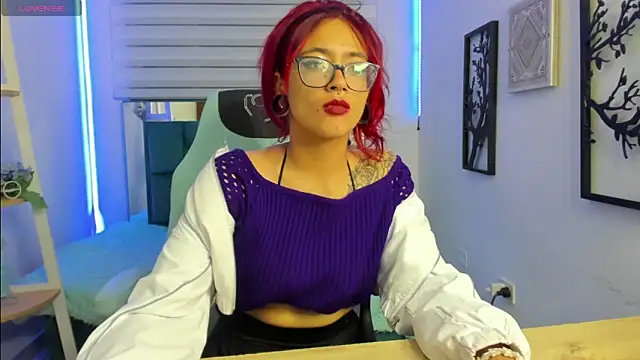 Sara_Red_X webcam