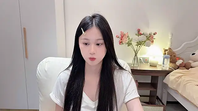Hu-uzzzZ live cam on StripChat