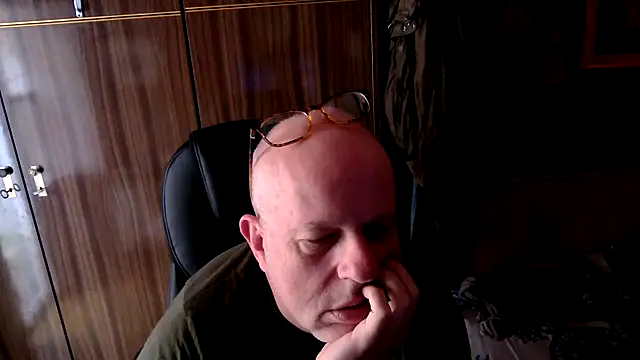 jgs54 live cam on StripChat